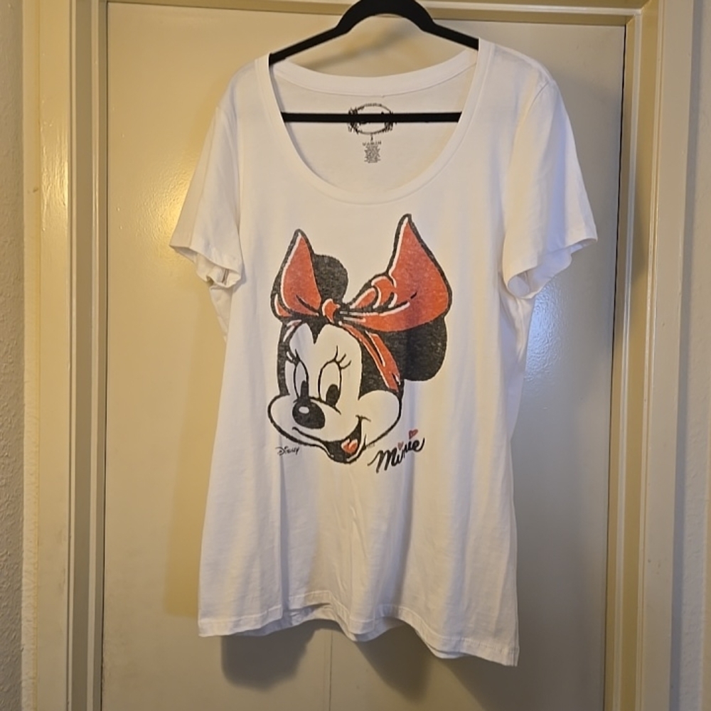 Disney Women's‎ White Tee with Minnie Mouse Graphic Like New.